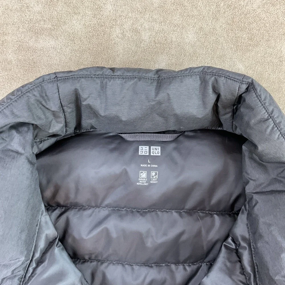 Uniqlo Light Weight Down Puffer Vest Men Sz L Full Zip Water Repellency Gray
